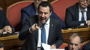 L'ultimo sondaggio, altro tonfo per la Lega: una settimana maledetta. Meloni col turbo, il derby si infiamma