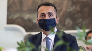 Aiutiamoli a casa loro: immigrazione, vi ricorda qualcuno? Come si è ridotto Di Maio