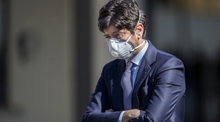 La botta nel bel mezzo delle vacanze: vai in Grecia o in Spagna? Ecco cosa succede