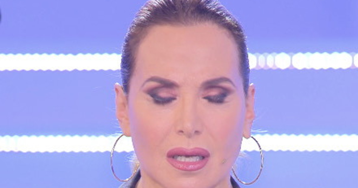 Barbara D'Urso non ce la fa e piange in diretta a Pomeriggio 5: tutto il dramma del lockdown in questi attimi