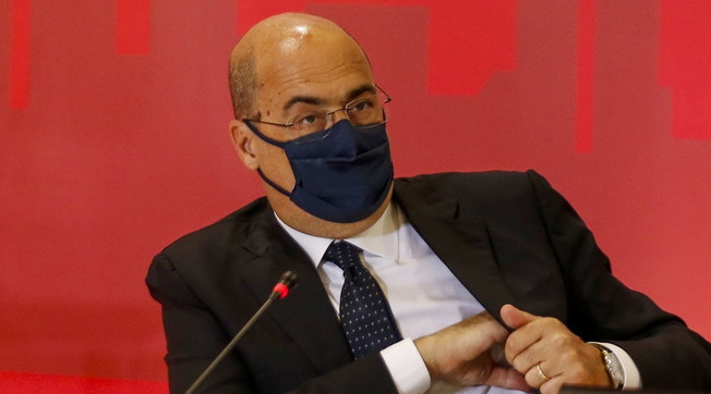 Ceccardi-Salvini a un passo dall'impresa. Zingaretti disperato, si gioca tutto: chi manda in Toscana (a spese nostre)