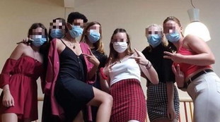 Su la minigonna, senza precedenti: in Francia, la protesta delle studentesse contro una scuola bigotta