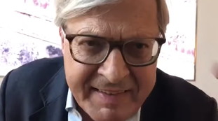 Volevi abolire anche la loro povertà?. Sgarbi devasta Di Maio con una sola domanda