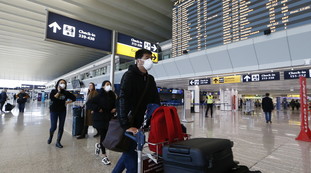 Coronavirus, perché gli aerei sono un incubo per i contagi: il terrificante caso del volo Londra-Hanoi