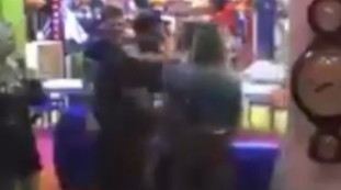 Raptus di Elisabetta Gregoraci, questa volta lo ha fatto davvero: davanti alle telecamere, questa cosa. Briatore che dice? | Video