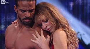 Alessandra Mussolini e il ballerino cubano? Troppa passione, indiscrezione-bomba: un grosso guaio a casa della Duciona