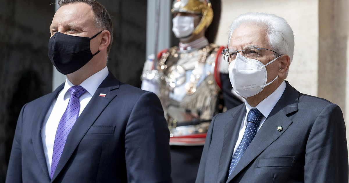 È diventato pazzo o qualcuno si spaccia per lui?. Dagospia, retroscena-terremoto: Mattarella allibito dopo il Conte-show