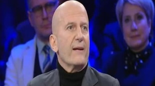 Quello abita su Marte, chi non lo caccia è complice. Minzolini-choc: con Conte sarà catastrofe sanitaria