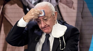 Come in guerra, "coprifuoco": Vincenzo De Luca all'angolo, la Campania subito dopo la Lombardia