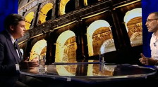 "Li ha trattati come cretini". Gelo in studio: Formigli incalza e Calenda arranca