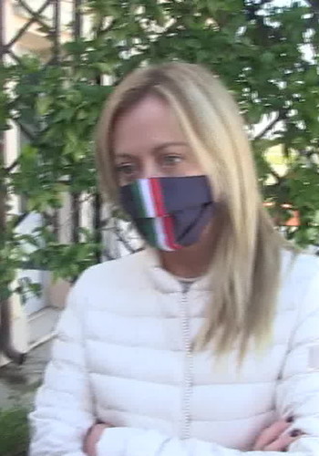 Stanno per calpestare ancora la nostra sovranità: così la Ue sfrutta la pandemia, la denuncia di Giorgia Meloni
