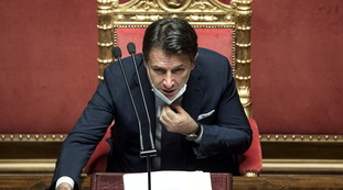 Lockdown, come cambiano le parole di Conte: il premier che non vuole cedere sta già arrendendosi?