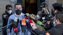 "Tamponi a casa, locali aperti e soldi sui conti correnti". Salvini e il "contro-Dpcm"