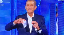 Venier, spot a Striscia. Ed Ezio Greggio fa la battutaccia sulla D'Urso. Domenica In va in tilt