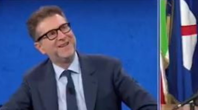 De Luca minaccia i colleghi di Rai 3 e lui ride. Dagospia, bomba su Fabio Fazio: il gesto (da brividi) che ci era sfuggito