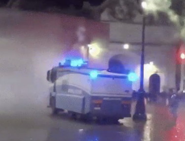 Italia in fiamme, la protesta infuria a Roma: nessun coprifuoco, violenza e rabbia a Piazza del Popolo