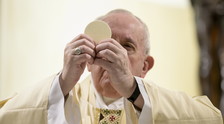 "Bergoglio agente del nemico". Documenti riservati: monsignor Viganò a Trump, qui crolla tutto