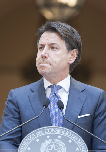"Siamo al fallimento, rischio violenze. Cosa ce ne facciamo dei monopattini?": la lettera dei 200 sindaci affonda Conte