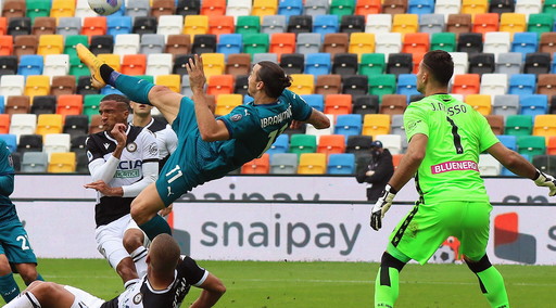 Ibrahimovic inarrestabile, gol da sballo e 2-1 all'Udinese: i rossoneri tentano la fuga