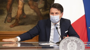 Solo il 10% degli italiani crede a Conte. Sondaggio Noto, tanti saluti al premier: spazzato via dalla seconda ondata