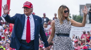 Divorziato? Ma se si comporta come suo marito. Melania Trump, prova di lealtà: che peccato per la nuova first lady