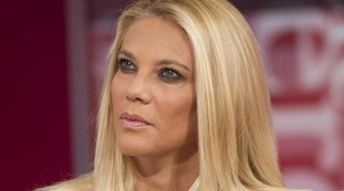 Se lo vuoi, da oggi sei dei nostri. Eleonora Daniele distrutta per Gigi Proietti, la clamorosa offerta in diretta tv