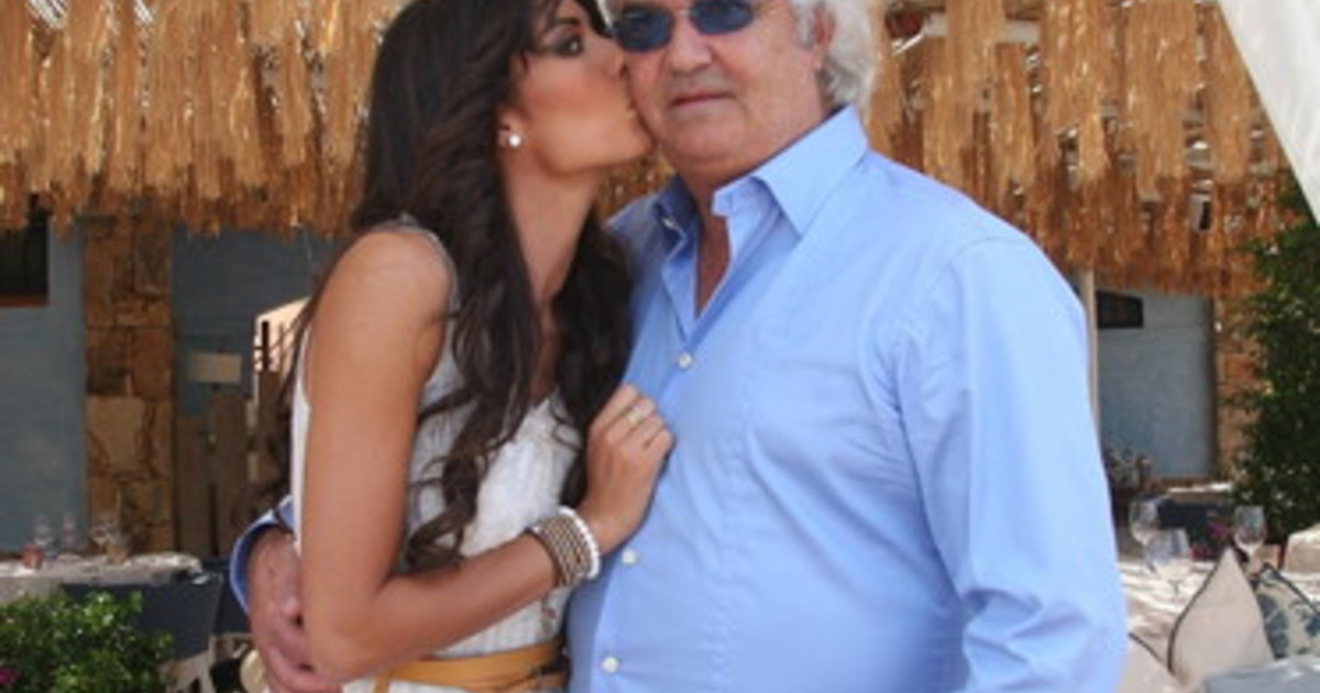 Mi dissocio. Giletti alza le mani. Fabrizio Corona, devastante accusa alla Gregoraci: Contratto con Cambi. Poi, disperata, ha incontrato Briatore in hotel