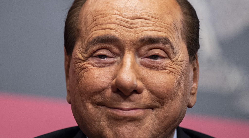Valutiamo con grande attenzione, Non esiste. La mossa del Cav terremota il governo: vogliono far fuori Conte?