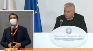 Italia col vaccino ma senza siringhe?. Arcuri, da Del Debbio una risposta sconcertante | Video