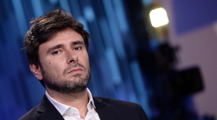 Come il letame. Dibba senza vergogna: sfregio a Berlusconi: Perché bisogna starne lontani