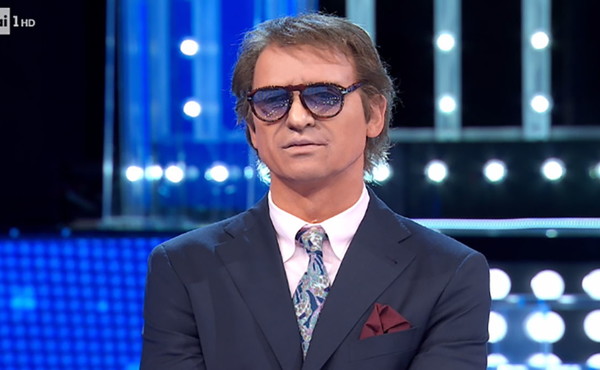 Pago fatto a pezzetti, Loretta Goggi mai cos brutale: lui canta, lei lo stronca. Tale e quale show, cala il gelo