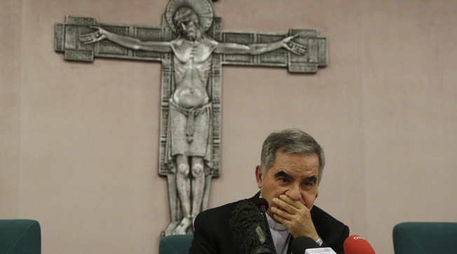 Anch'io vittima del calunniatore di Becciu. Il giornalista che scoperchia lo scandalo: l'incredibile silenzio all'ombra del Papa