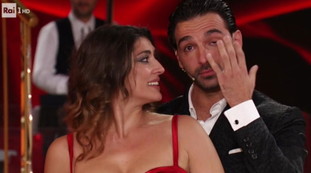 Sei uno sfig***. La ferocia di Selvaggia Lucarelli contro il partner di Elisa Isoardi: un'altra rissa