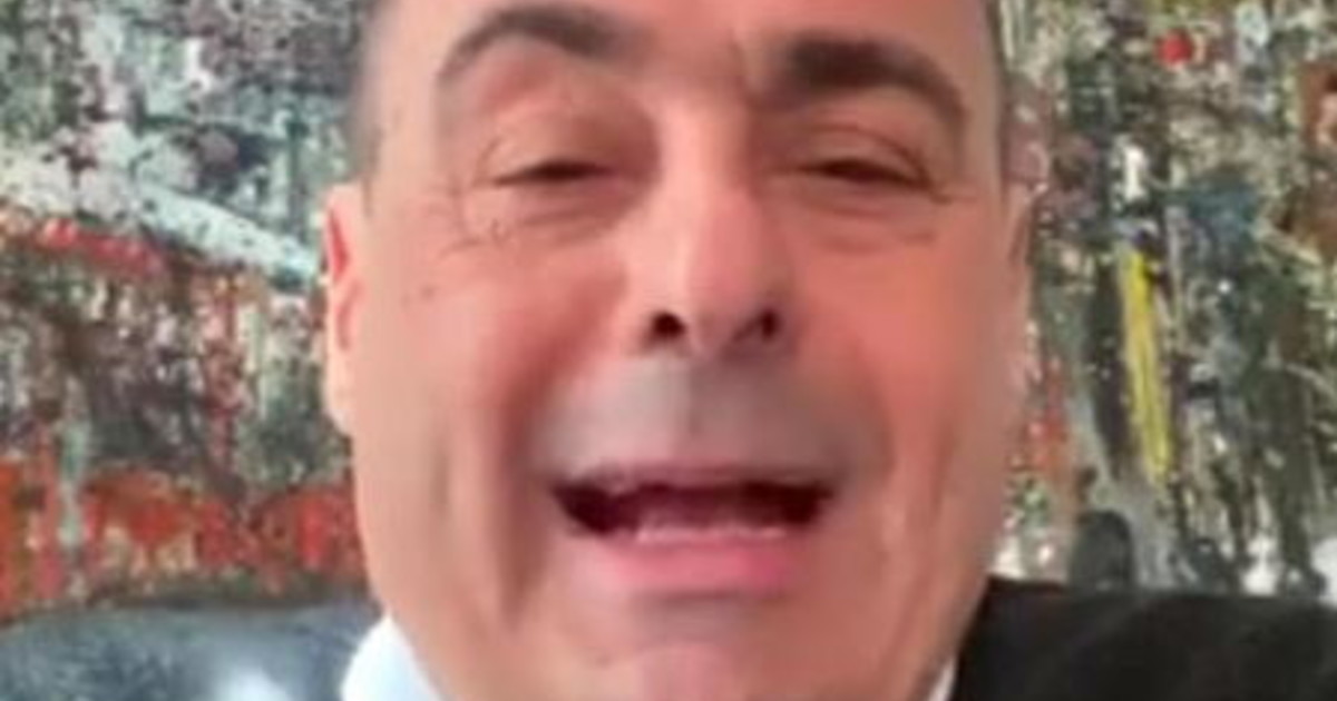 Oggi se ne va Maradona, uno.... Disastro Zingaretti, non ce la può fare: lo ricoprono di insulti a tempo record | Guarda