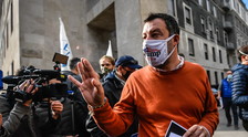 "Uomo solo e non al comando". Becchi, Salvini in difficoltà: "Cosa deve fare per tornare al governo"