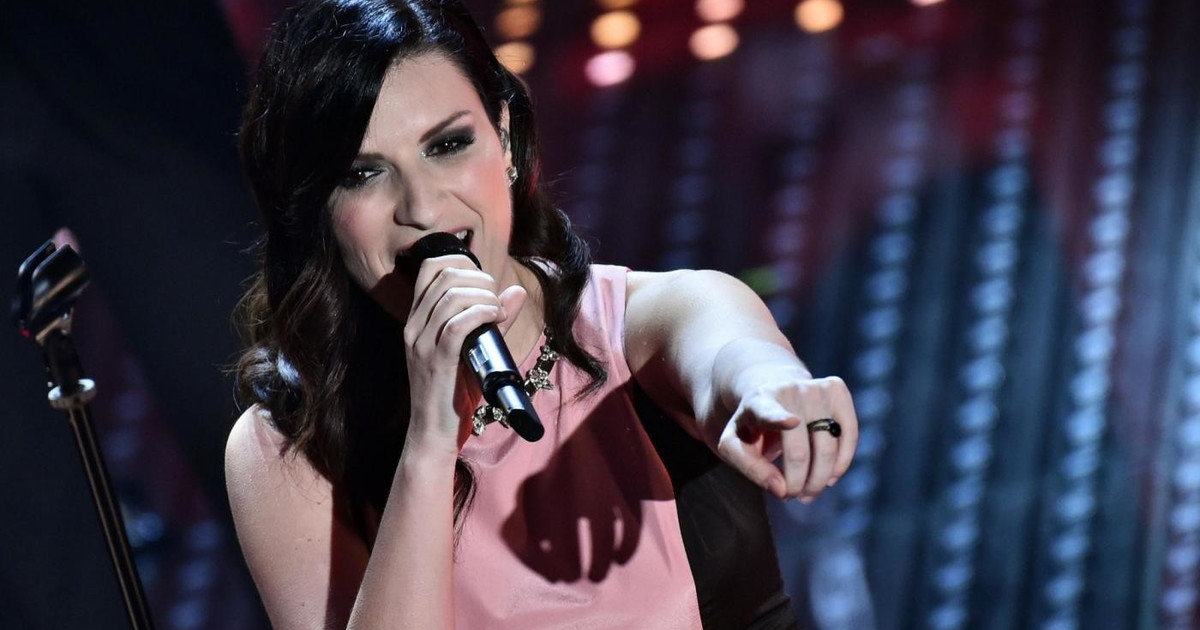 Fa più notizia la morte di un uomo poco apprezzabile che.... Laura Pausini, lo sfregio a Maradona: si scatena il caos