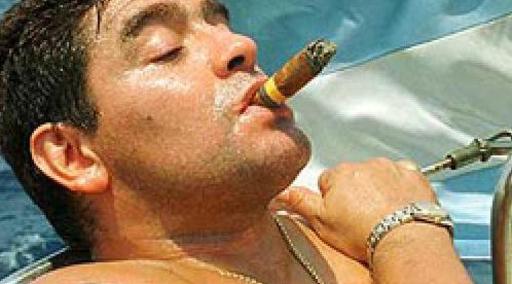 No al lutto cittadino, la città sbaglia. Morte di Maradona, l'esperto del cerimoniale sfida Napoli