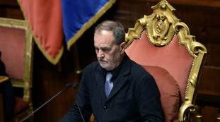 Non c'è trippa per gatti. Calderoli e i corteggiamenti tra Forza Italia e il governo: di chi sospetta