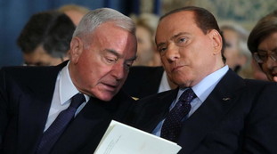 "Se non lo fai ora, ti sbranano". Cav convinto così da Gianni Letta. "Dialogo" per salvarsi? Il retroscena