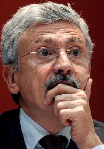 D'Alema, un impensabile incubo rosso. L'incontro segreto alla Farnesina: scambio osceno per la poltronissima