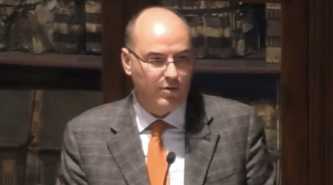 Berlusconi fa la stampella a Conte?. Ecco che fine farà: la drastica profezia di Giovanni Orsina. E sulla Meloni...