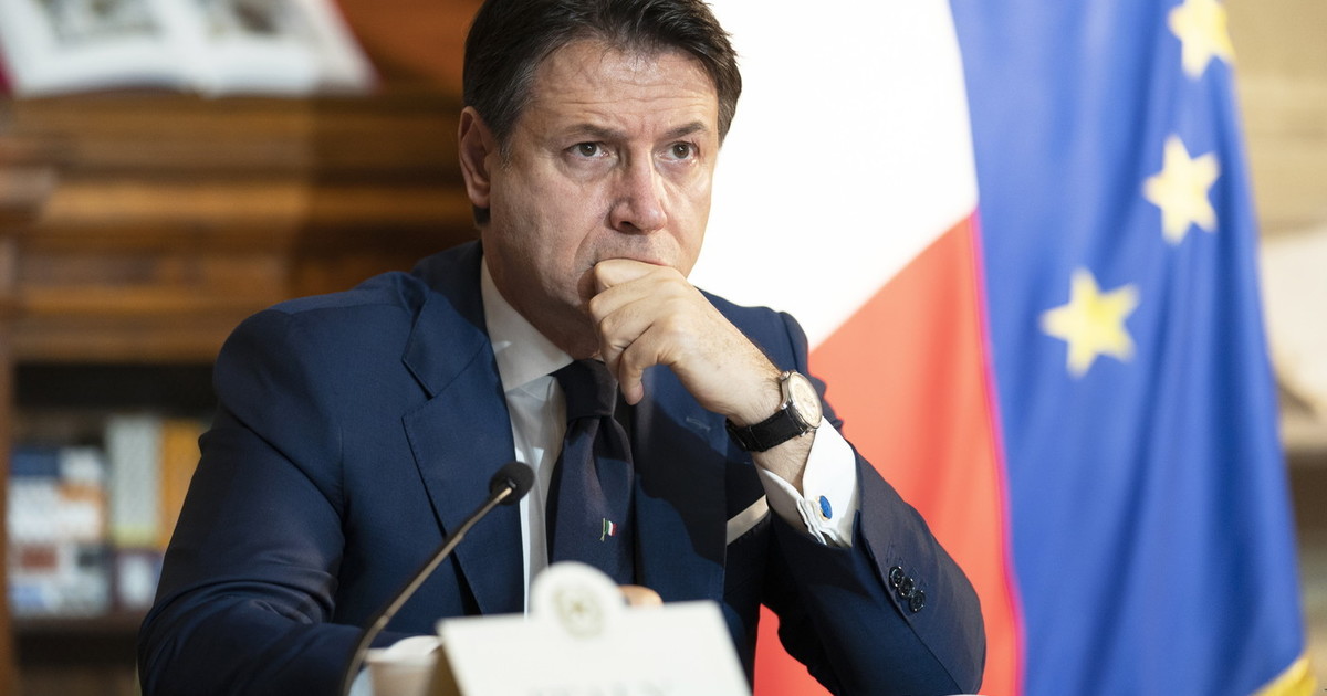 Giuseppe Conte, il sondaggio: per due italiani su tre non ...