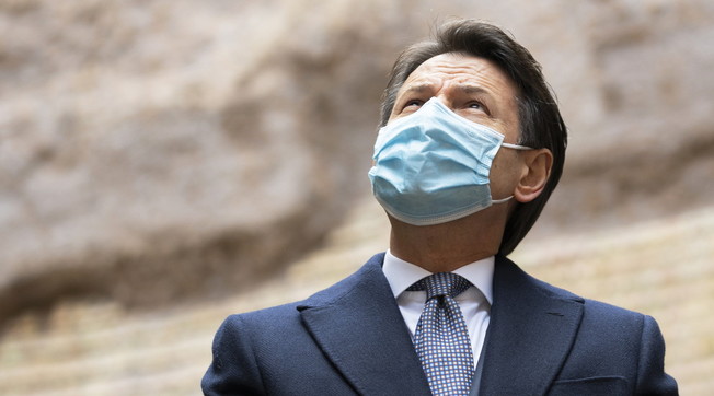 Crisi pilotata, niente dimissioni di Italia Viva e Conte ter. Voci dal Consiglio dei ministri: tutti calano le brache?
