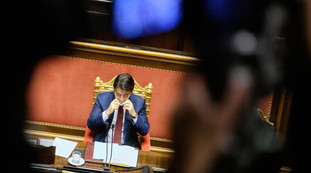 Conte e il mercato delle vacche in aula. Sapete chi riunisce oggi?. Becchi, bomba sulla crisi di governo
