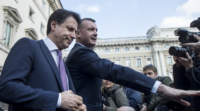 Se vuoi mandare a casa Renzi.... Palazzo Chigi, disastro terminale: cosa appare per pochi minuti | Guarda