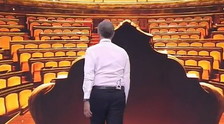 Dai ragazzi.... Giletti sconcertato, la Moretti parla e lui le volta le spalle: il disastro di governo | Video