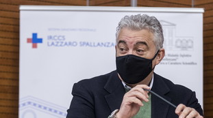 "A quante dosi siamo scesi". La resa di Arcuri sui vaccini: tutta colpa di Pfizer? Il dubbio sul commissario