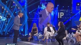 La concorrente sempre ubriaca in diretta. GF Vip, enorme imbarazzo e ultimatum Mediaset: Basta o sei fuori, Indizio pesantissimo