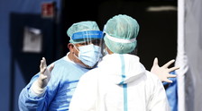 Brusco cambio di scenario, neanche l'effetto-weekend ferma il virus: altri 420 morti, impennata ricoveri