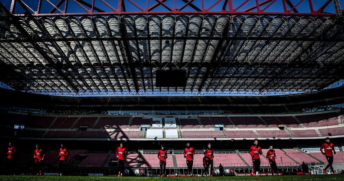 Serie A, oltre 700 milioni di buco: la proposta di De Siervo, stadi aperti ai vaccinati